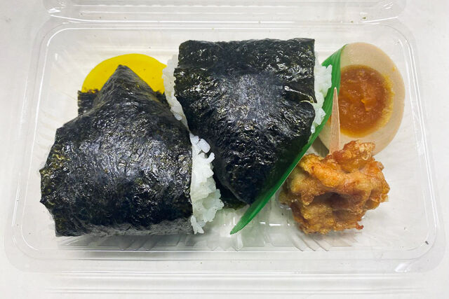 おにぎりセットC おにぎり2個、おかず2品