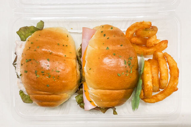 バターロールセットA パン2つ、おかず1品