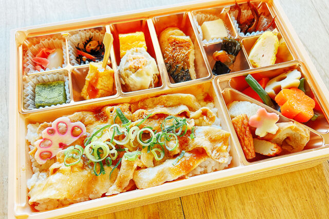 とろみ豚肉ご飯と金沢のおかず