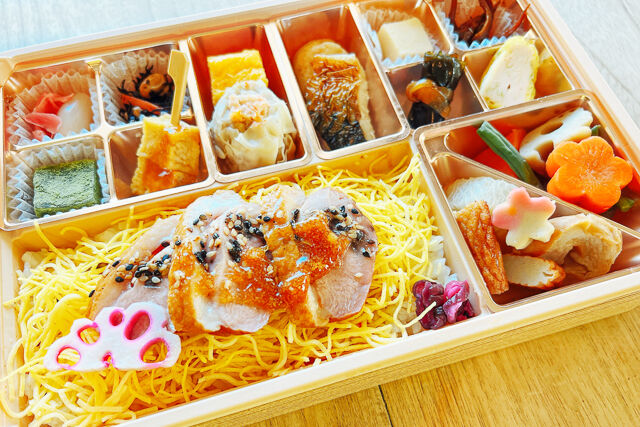 鴨肉餡の錦糸ご飯と金沢のおかずちょっとづつ