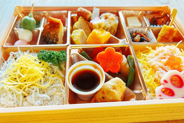 蟹ほぐしご飯・しらす錦糸ご飯と金沢づくし