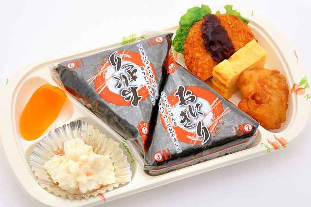 おにぎり弁当