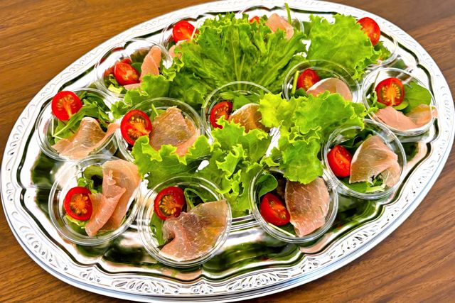 生ハムとベビーリーフのシーザーサラダ＜銀＞