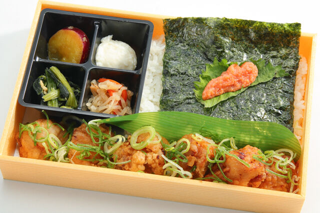 油淋鶏（ユーリンチー）の明太海苔弁当