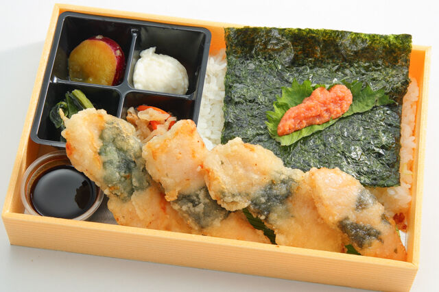 若鶏梅しそ巻きの明太海苔弁当