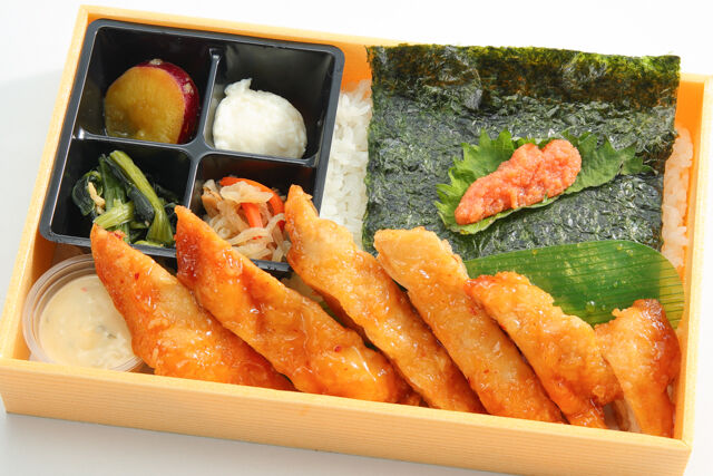 チキン南蛮の明太海苔弁当