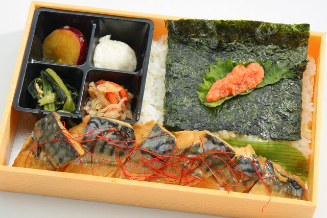 サバの味噌煮の明太海苔弁当