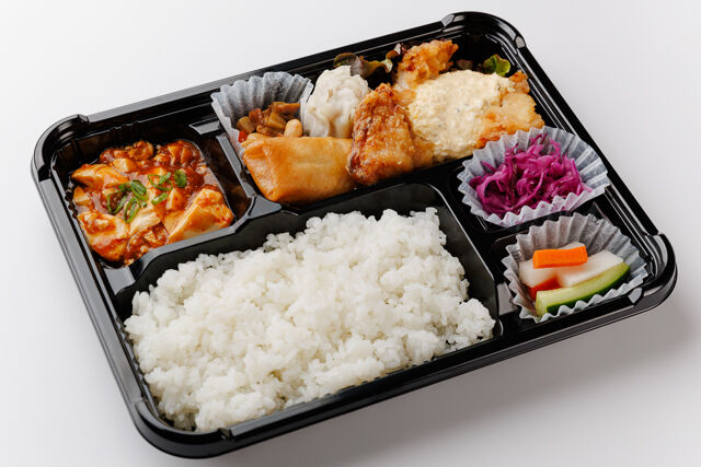 シェフお勧め！THE中華弁当（自家製タルタルのチキン南蛮）