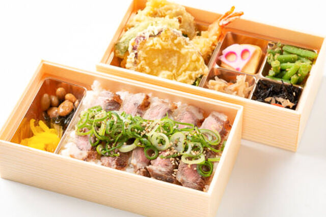 【熨斗対応可】特製ステーキ重弁当【天ぷら盛り合わせ】