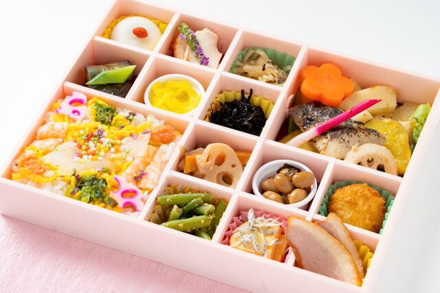 【熨斗対応可】12種のおばんざいと海鮮ちらし寿司御膳（鰆の西京焼き）