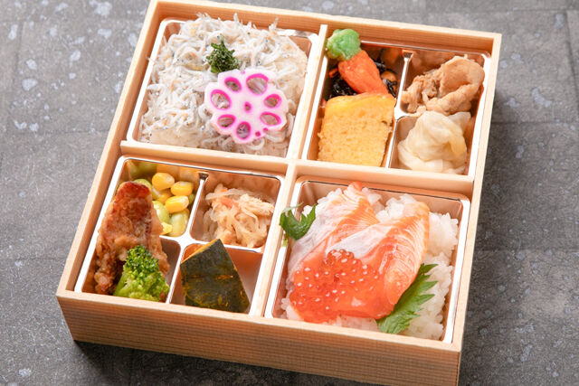 贅沢彩り御膳～熟成サーモンいくらの昆布〆としらす～