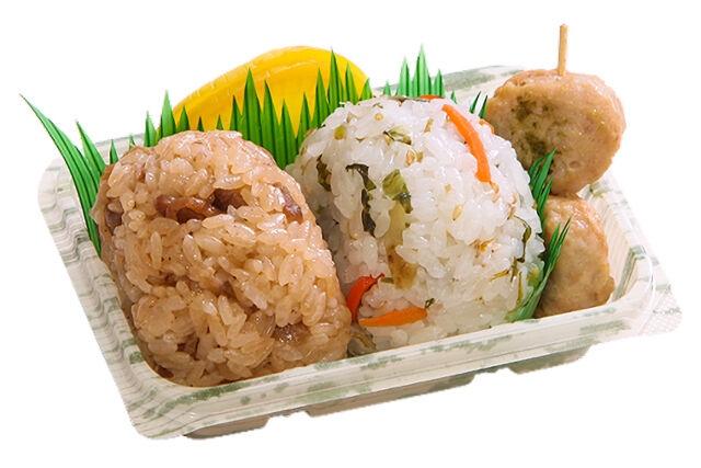 おにぎり2個とつくね串