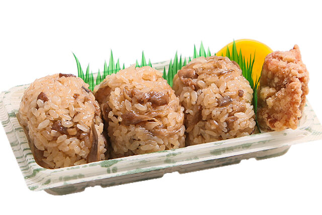 おにぎり3個と唐揚げ