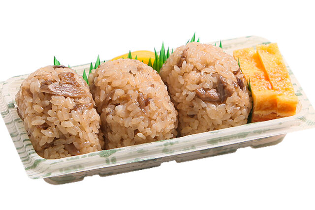 おにぎり3個と玉子焼き