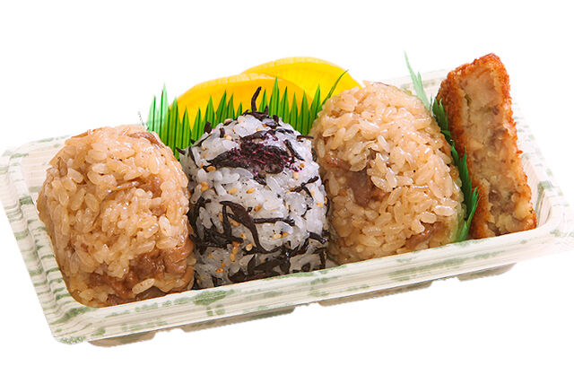 おにぎり3個とすき焼風コロッケ