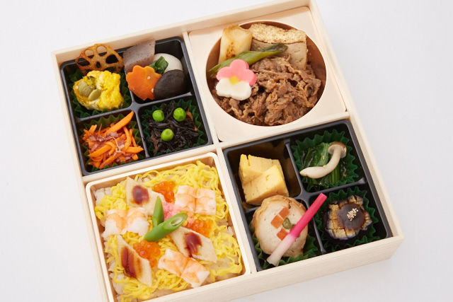 ちらし寿司と牛すき焼きの御弁当