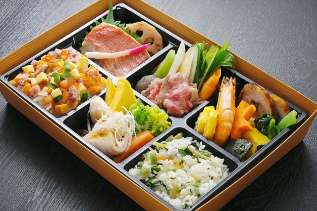 【2月限定肉増量】岡村牛すき焼きと金目鯛の西京焼き御膳