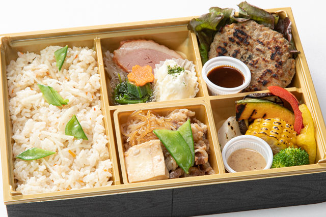 直火焼きハンバーグと厳選牛すき焼き弁当