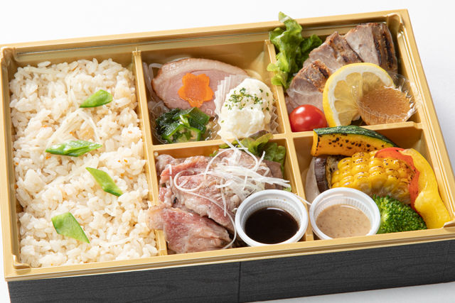 特製ステーキとポークグリル弁当