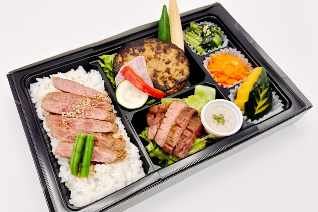 サーロインステーキ重とやわらかハンバーグ（牛たん塩焼き）