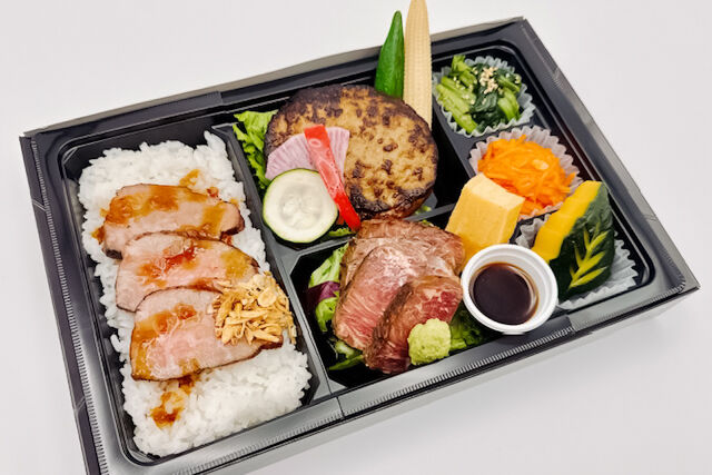 黒毛和牛ローストビーフ重とやわらかハンバーグ（牛ハラミステーキ）