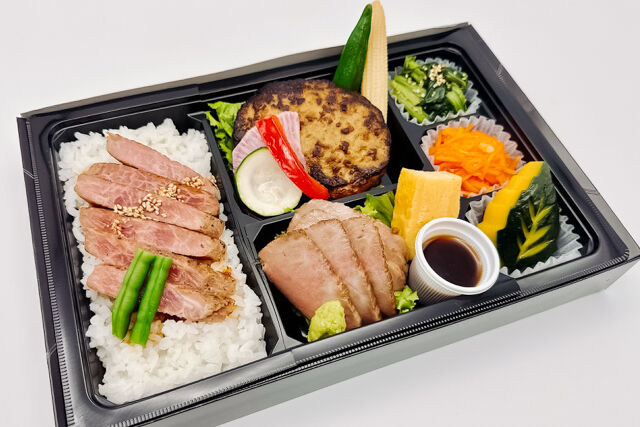 サーロインステーキ重とやわらかハンバーグ（黒毛和牛A5カルビステーキ）