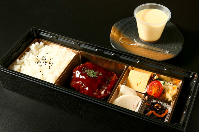 まつりのハンバーグ弁当（プリン付き）