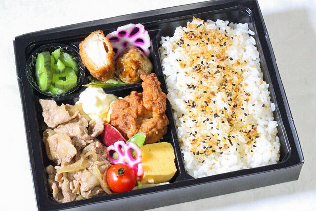 【にくとごはん】豚三枚肉の生姜焼き オールスター肉弁当