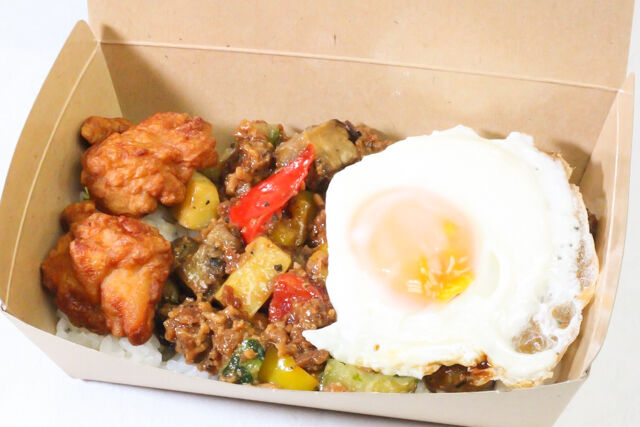 【アジアンカフェ】唐揚げ＆バジル香るガパオ弁当