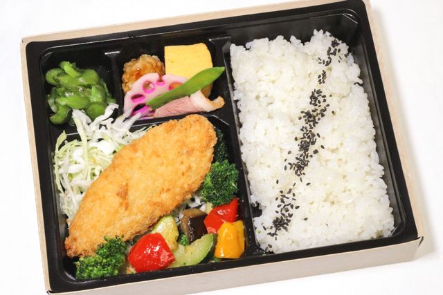 【にくとごはん】サーモンフライ〔お好み幕の内弁当〕