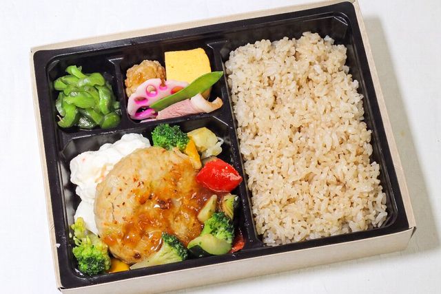 【にくとごはん】ヘルシー豆腐ハンバーグと地中海野菜〔お好み幕の内弁当〕