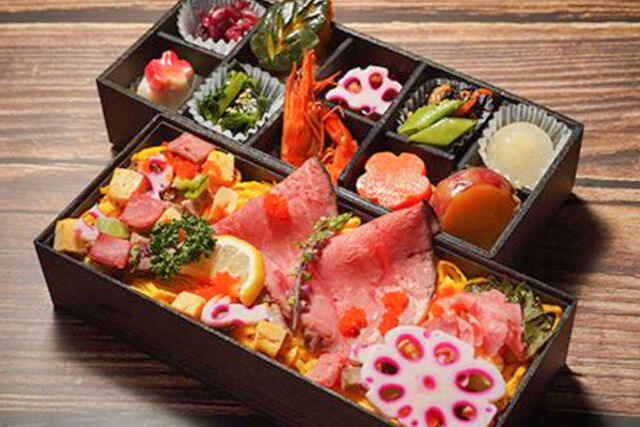 豪華肉ちらしと彩り野菜の二段重