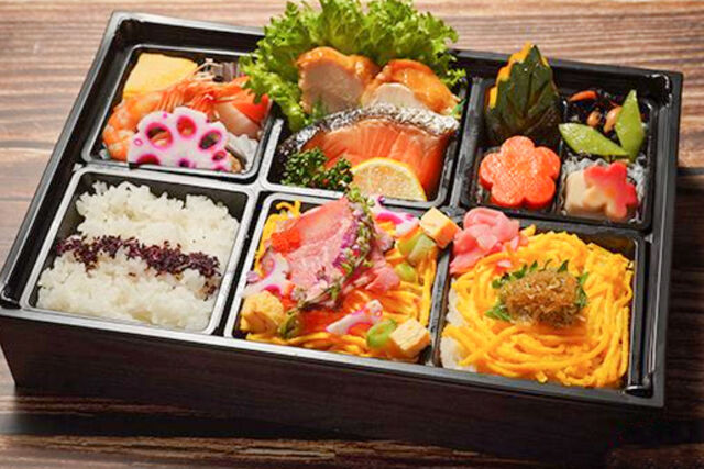 【厳選牛肉ちらし・ちりめん山椒ご飯】鶏の照り焼きと焼き鮭御膳