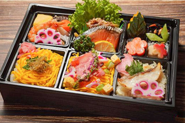 【牛肉ちらし・鯛おこわ・ちりめん山椒ご飯】牛しぐれと焼き鮭御膳