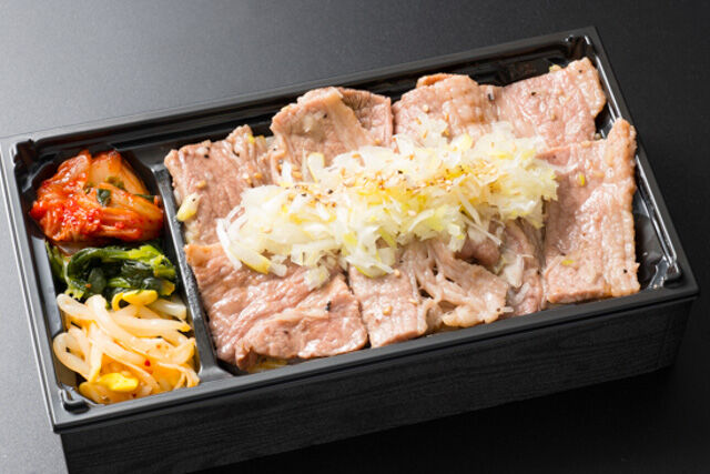 炭火焼ネギ塩牛カルビ重