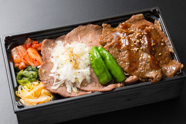 炭火焼霜降り牛タン＆黒毛和牛カルビ重