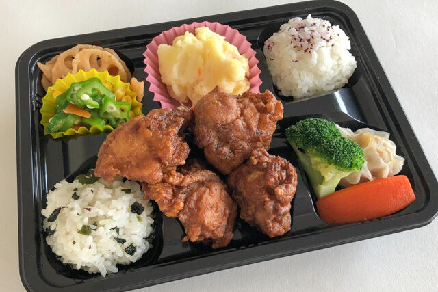 鶏の唐揚げ彩り弁当