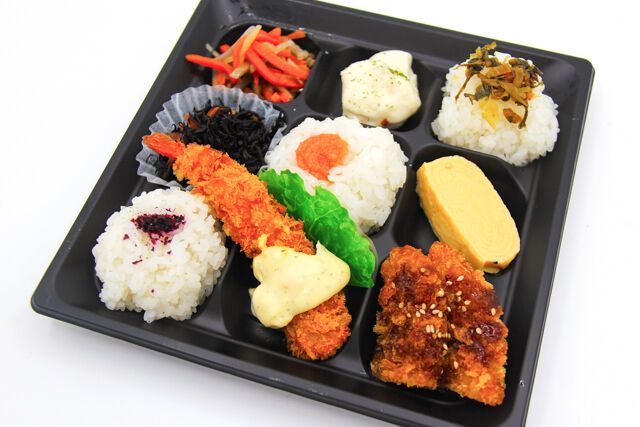 9マス弁当（2）エビフライ／トンカツ