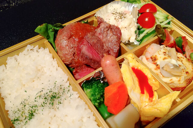 白老牛ハンバーグとステーキ