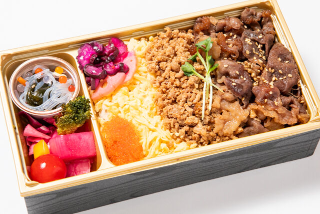 鶏そぼろと牛バラ焼の彩弁当