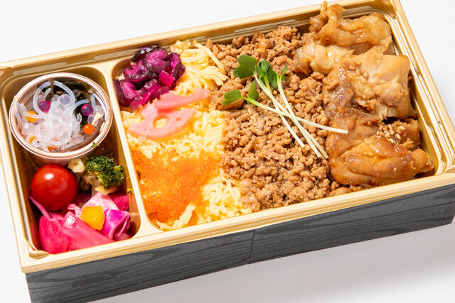 鶏そぼろと照焼きの彩弁当