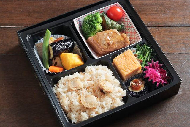 母屋の「豚の角煮のお弁当」