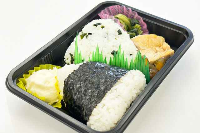 おにぎり弁当