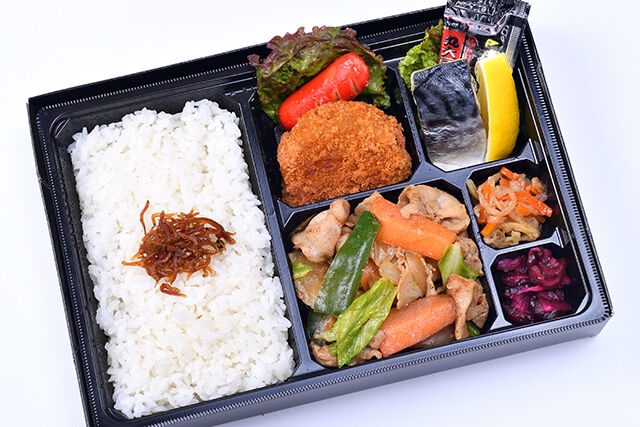 2種のおかずが楽しめる！豚野菜炒め＆コロッケ弁当