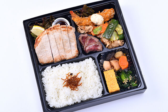 たっぷり満足！豚ステーキと豚野菜炒め幕の内デラックス