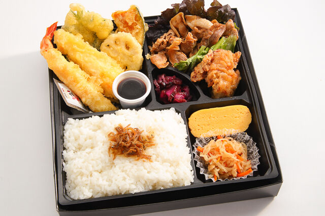 海老天・鶏天と豚生姜焼き幕の内デラックス