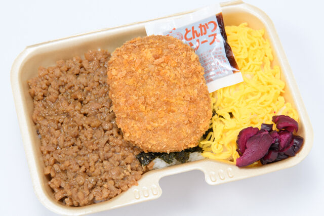 鶏そぼろコロッケ飯