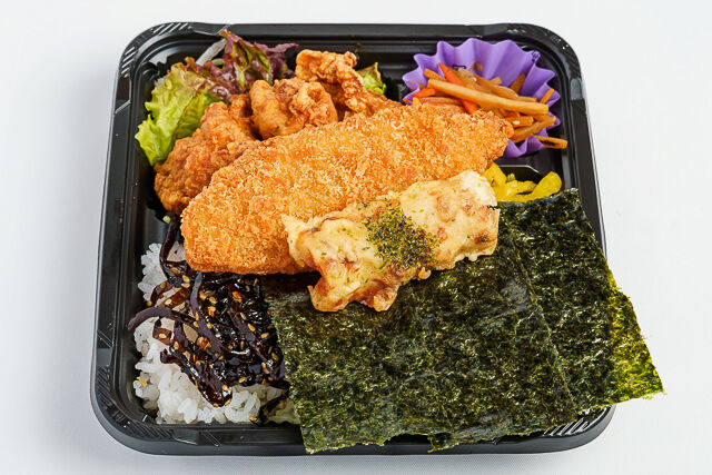 からあげと白身フライとちくわ天が入ったのり弁