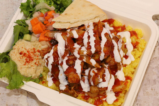 スパイシーポークチャップオーバーライス