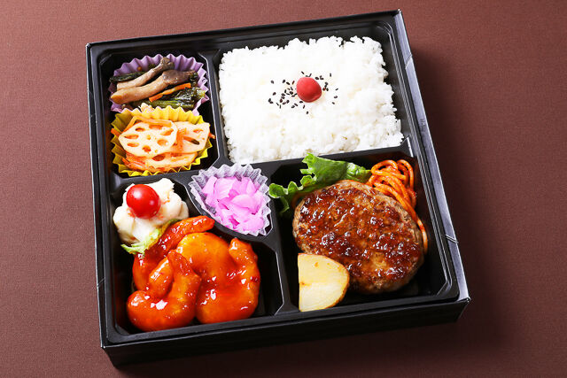 エビチリとハンバーグのダブル弁当